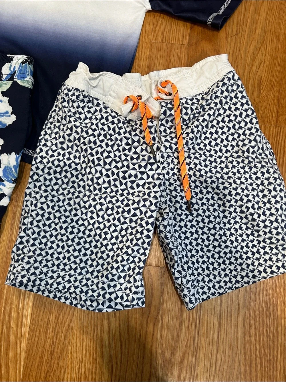 Crewcuts mish Boys Navy Blue & White Ombre Rashguard & 2 Patterned Swim Trunks 6